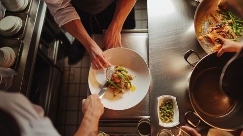 熱情洋溢的廚藝大冒險：小鎮上的奇特料理之旅