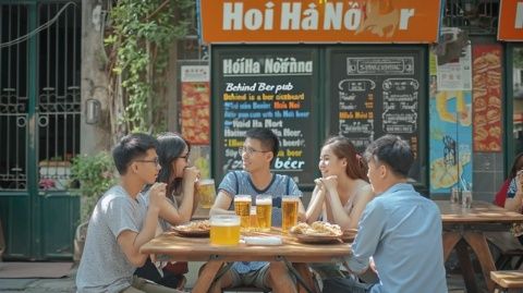 夏日街頭：小哥冷飲遇熱辣米饅頭
