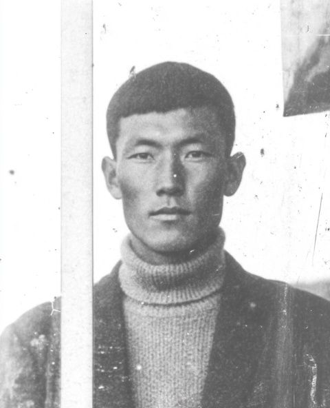 流淚1956年的一個深夜，65歲的賴雅敲響了張愛玲的房門,進屋后