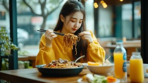 郁可唯一首美食情歌：臨沂炒雞的味蕾之旅