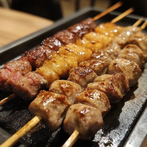 炭烤牛肉串配濃郁番茄醬，色香味俱佳！當然可以！以下是羊肉串的制作方法