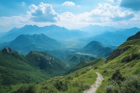 鞍山市東南的千山風景區,國家級5A景區,千山風景區占地面積大