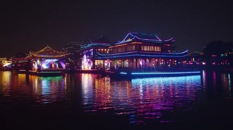 夜游陸水湖:探尋光影交織下的三國傳奇