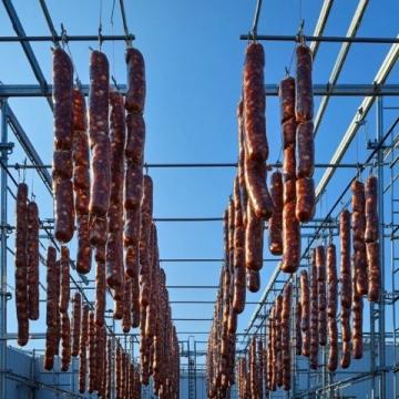 冬日曬制臘肉香腸：傳承美味，時尚潮流興起
