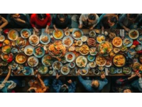 中國航母生活揭秘6餐豐盛飯菜，八大菜系供應，當兵體驗何其爽