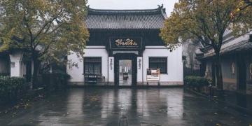 重慶融匯溫泉位于重慶市沙坪壩區(qū)梨樹(shù)灣，是一座集溫泉、餐飲、娛樂(lè)、休閑為一體的綜合