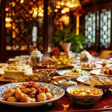 廣州，這座城市堪稱名副其實的美食之都,其飲食文化源遠流長，聞名全國，素有食在廣