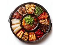綏中縣位于遼寧省葫蘆島市，地處渤海灣畔，美食以海鮮和東北風味為主，兼具地方特色