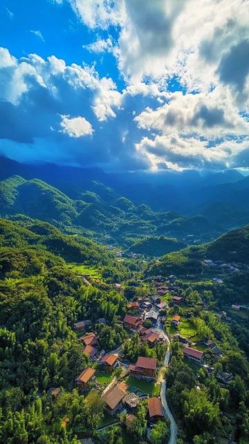 西充,一座隱匿于四川盆地東北部的小城,傳統(tǒng)的農(nóng)業(yè)小縣,經(jīng)濟(jì)、交通都不是太好