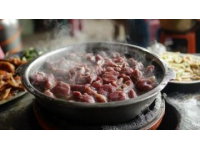 大份粉蒸羊肉：老家特色美食，一鍋滿足你的味蕾之旅