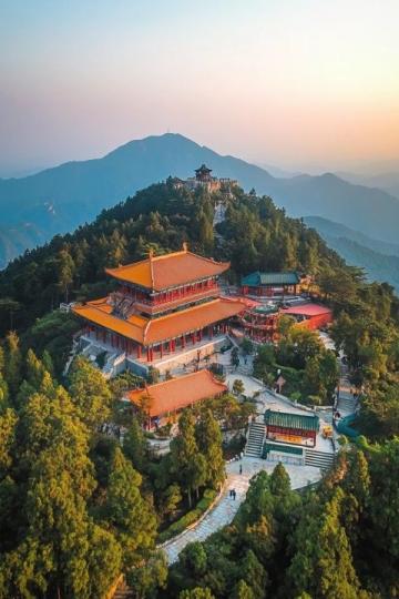 在中國的廣袤大地上，隱藏著許多人間仙境，其中之一就是位于湖北省十堰市的武當(dāng)山