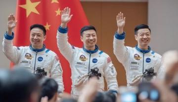 揭秘星際穿越:時間膨脹與人類航天的絕境,及其對中國的影響