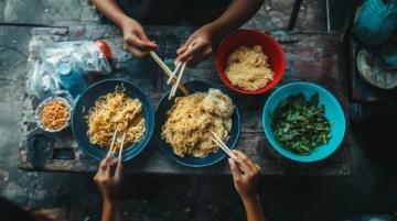 聽起來很好吃很不錯的一部美食紀錄片,它匯集了全國各地美味菜肴的制作過程