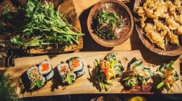 夏日里的美味！這種小蟲子，竟是餐桌上的“搶手貨”！做法多樣營養高
