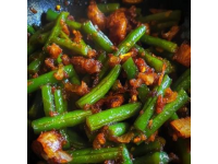 傳統(tǒng)工藝烹飪東北冒泡豆角，找回地道老味道