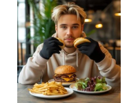 從迪士尼演員到美食博主大表哥995的破圈人生