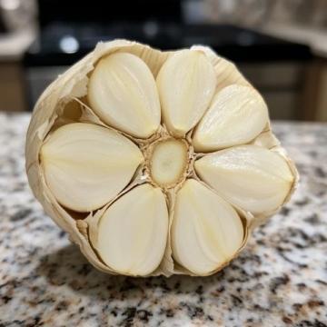 輕松掌握大蒜保存秘籍，兩大妙招防干癟發(fā)芽！