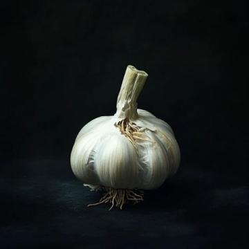 輕松掌握大蒜保存秘籍，兩大妙招防干癟發(fā)芽！