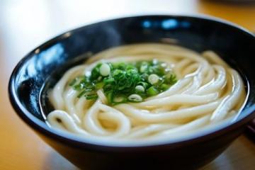 夏日里的清涼美味：云南特色涼米線