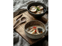 云南省以其豐富的野生菌資源聞名，菌類美食種類繁多