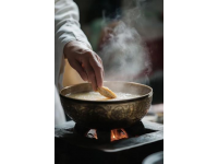 傳統美食揭秘：山捻子豬肚湯的制作與歷史淵源