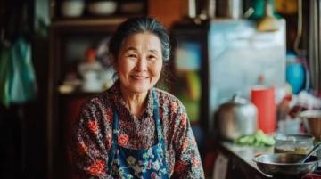 夜游萬達(dá)金街:母女倆偶遇狂熱米線攤