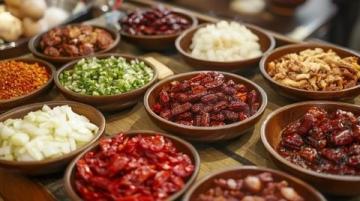 在云南麗江，有一種令人難以忘懷的美食——臘排骨火鍋