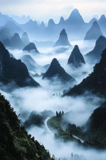 廣西山村回老家路未硬化村民盼修整發(fā)展產(chǎn)業(yè)之路