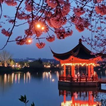 老城風(fēng)情再現(xiàn)：一口燒梅，回味古老的武漢夜空