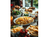 美食推薦可以根據不同的菜系、口味和地區來推薦,以下是一些經典的美食類別和推薦