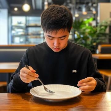 張馨予米蘭用餐事件反轉：“忘記拍照”背后的真相曝光
