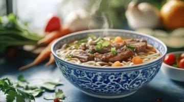 牛肉面的魅力在哪里?(一家“自家人”的牛肉面館)