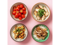 簡單易學的家庭特色菜譜：黑椒碎雞飯、開胃酸辣湯等五道美味佳肴教程