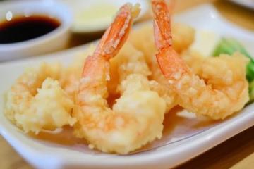 五歲兒子幼兒園美食小播報：鮮蝦絲瓜面教程及親子烹飪樂趣