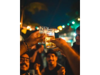 聚會中幾位因健康原因拒絕飲酒的趣事