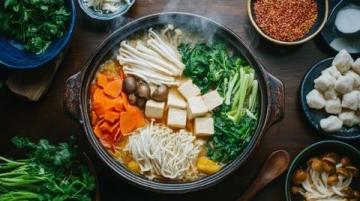 火鍋制作全攻略從湯底到菜品,教你輕松在家吃火鍋!