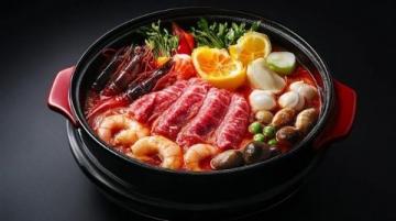 如果你想吃**火鍋味的燜飯**，可以用火鍋底料來調味，一鍋搞定，超級簡單！