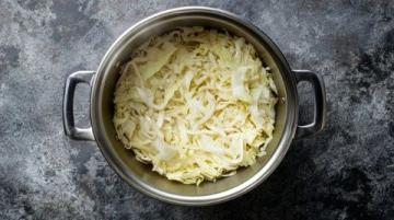 家常白菜豆腐三鮮湯：簡單營養(yǎng)，老少皆宜的暖心美食