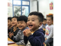 送孩子到寧夏上學(xué)，碰到火車上一位寧夏人，說(shuō)寧夏是三線城市的收入，一線城市的消費(fèi)