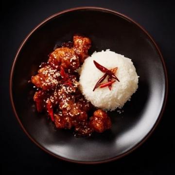 手工制作農(nóng)家小炒肉搭配木桶飯