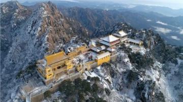 東北秋意濃阿爾山三日游攻略:火山口湖、不凍泉與森林秘境探秘之旅