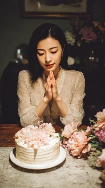 隱藏在粽子背后的端午節(jié)美食探索：咸蛋明星、艾草糕點(diǎn)與文化魅力