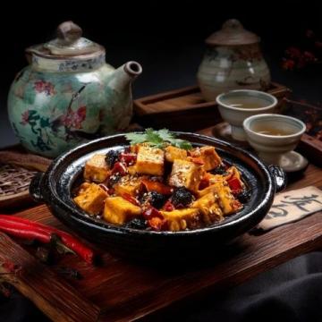 惠州美食那可真是豐富多彩,像梅菜扣肉,梅菜吸收了肉的油脂,肉又變得軟糯不膩