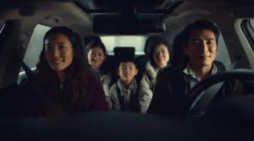 深夜婆婆遛娃吃串兒暖爆全網(wǎng),榮威D6成溫馨出行伙伴