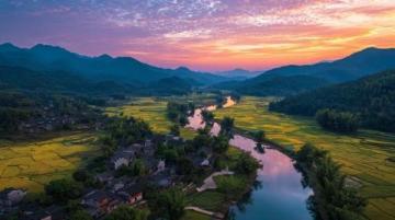 西江千戶苗寨美景:吊腳樓與白水河夜景迷人之旅