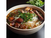 美食雞湯面(傳統(tǒng)中國菜肴：砂鍋雞湯面)