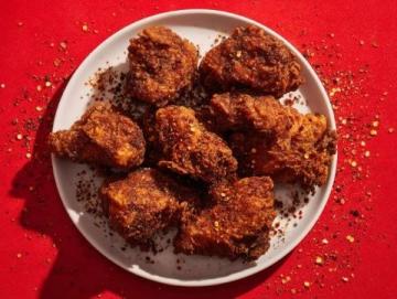 檸檬干煎雞確實是一道酸甜可口、別具風味的美食，下面就為你詳細介紹它的做法