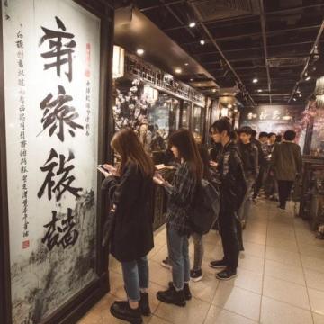 柳州人氣爆棚!數百食客排隊試吃網紅小吃店,真有那么美味嗎?