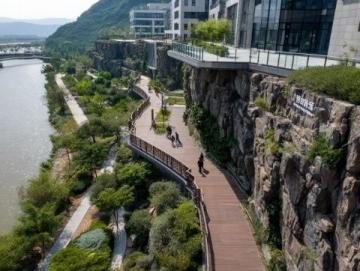 平山清風峽,人少景美，沒有過多雕飾的原生態山谷。因地勢生態原因，空氣十分清新