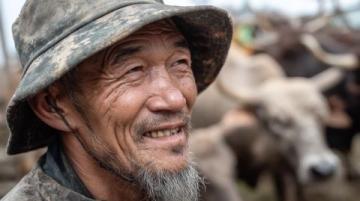 河北廊坊，男子獻(xiàn)血8次，卻在急用血時(shí)被告知獻(xiàn)血證過(guò)期，不能優(yōu)先用血！男子不能